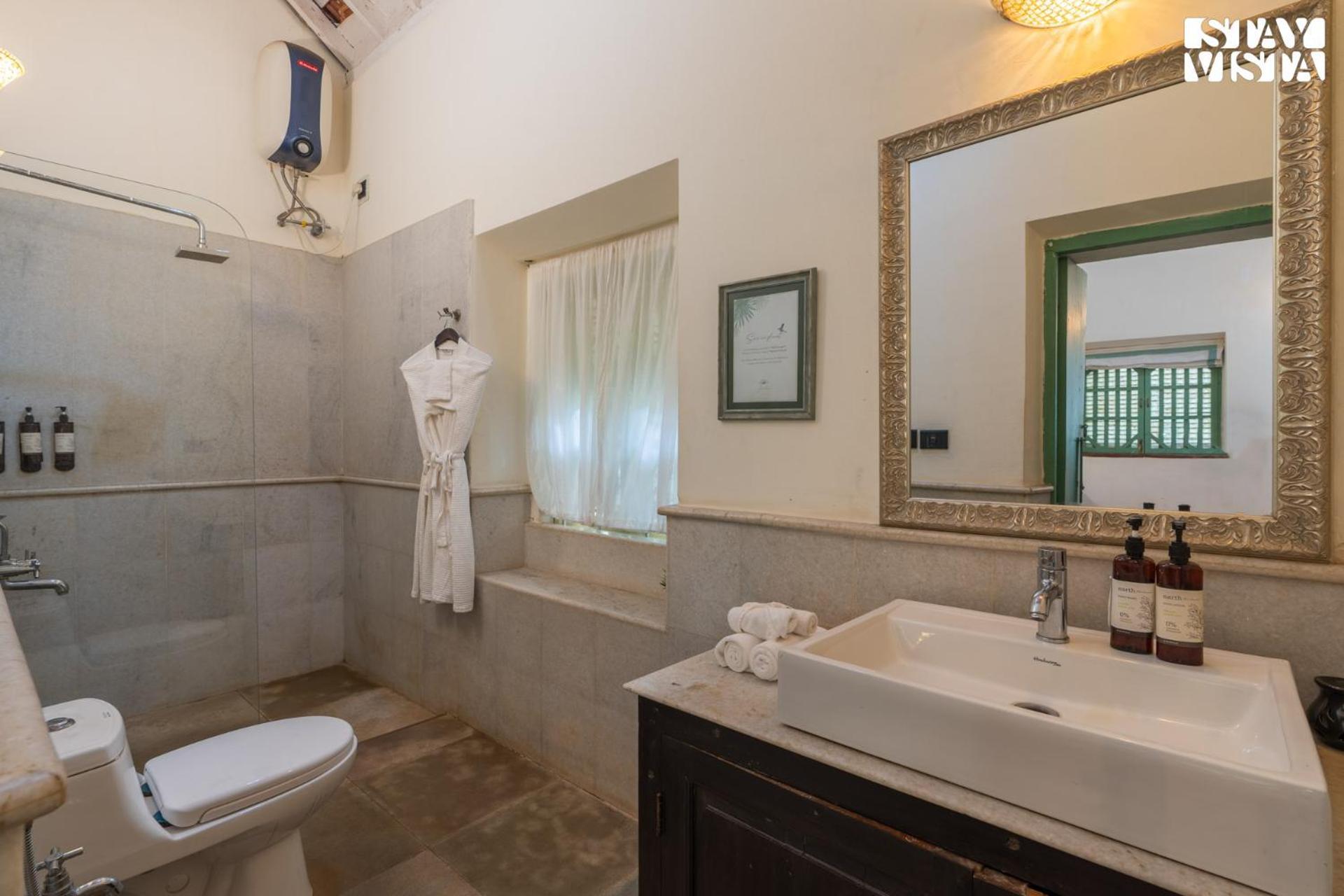 Stayvista At Amalia By Tellado With Pool, Wifi Assagao ภายนอก รูปภาพ