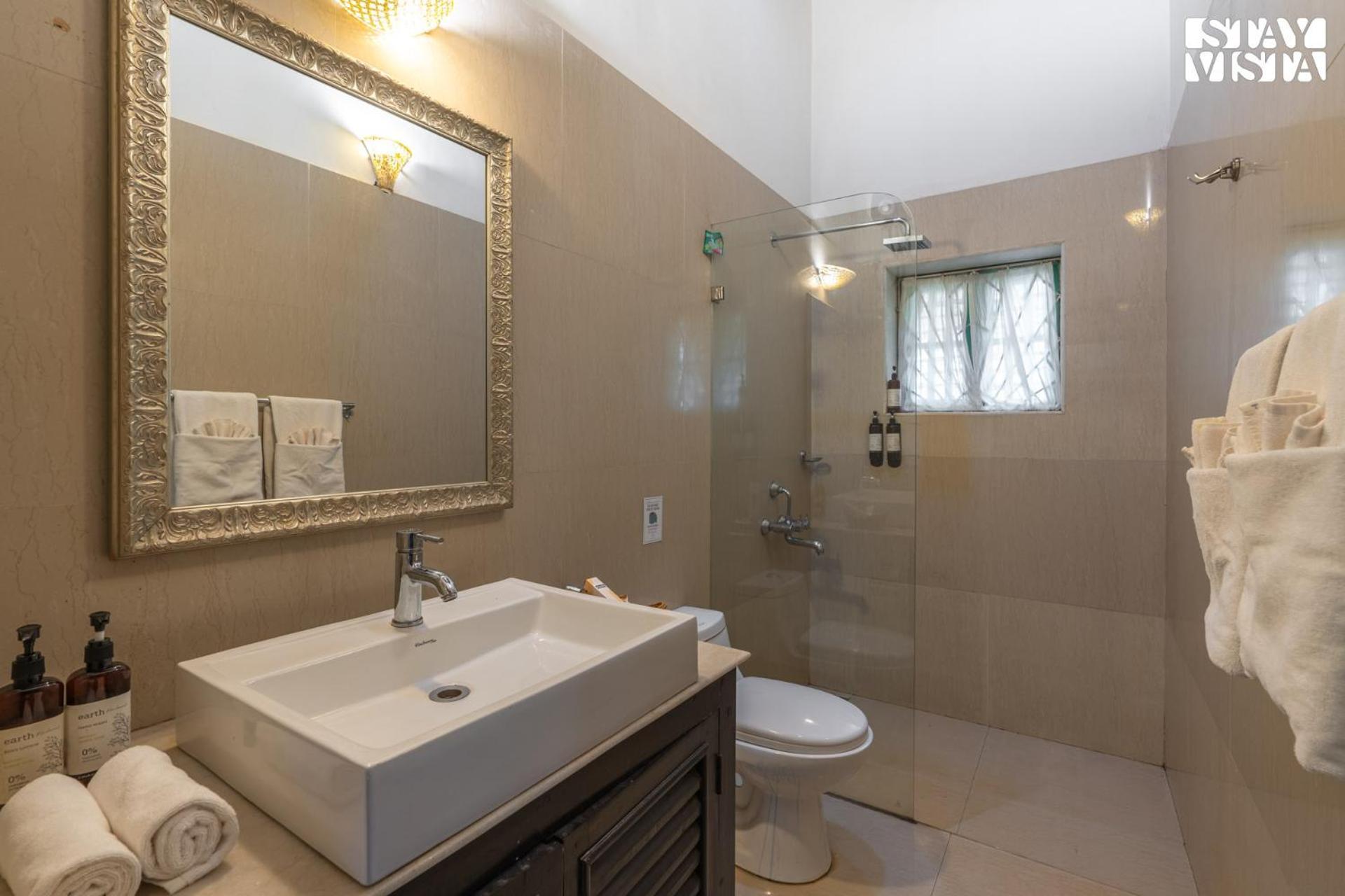 Stayvista At Amalia By Tellado With Pool, Wifi Assagao ภายนอก รูปภาพ